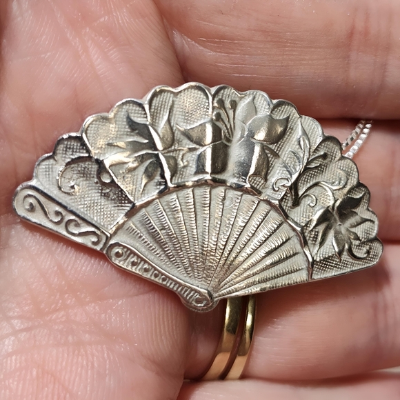 Vintage Sterling Silver French Hand Fan Brooch Necklace Pendant - Picture 6 of 12